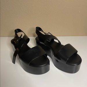 Melissa women’s block sandals